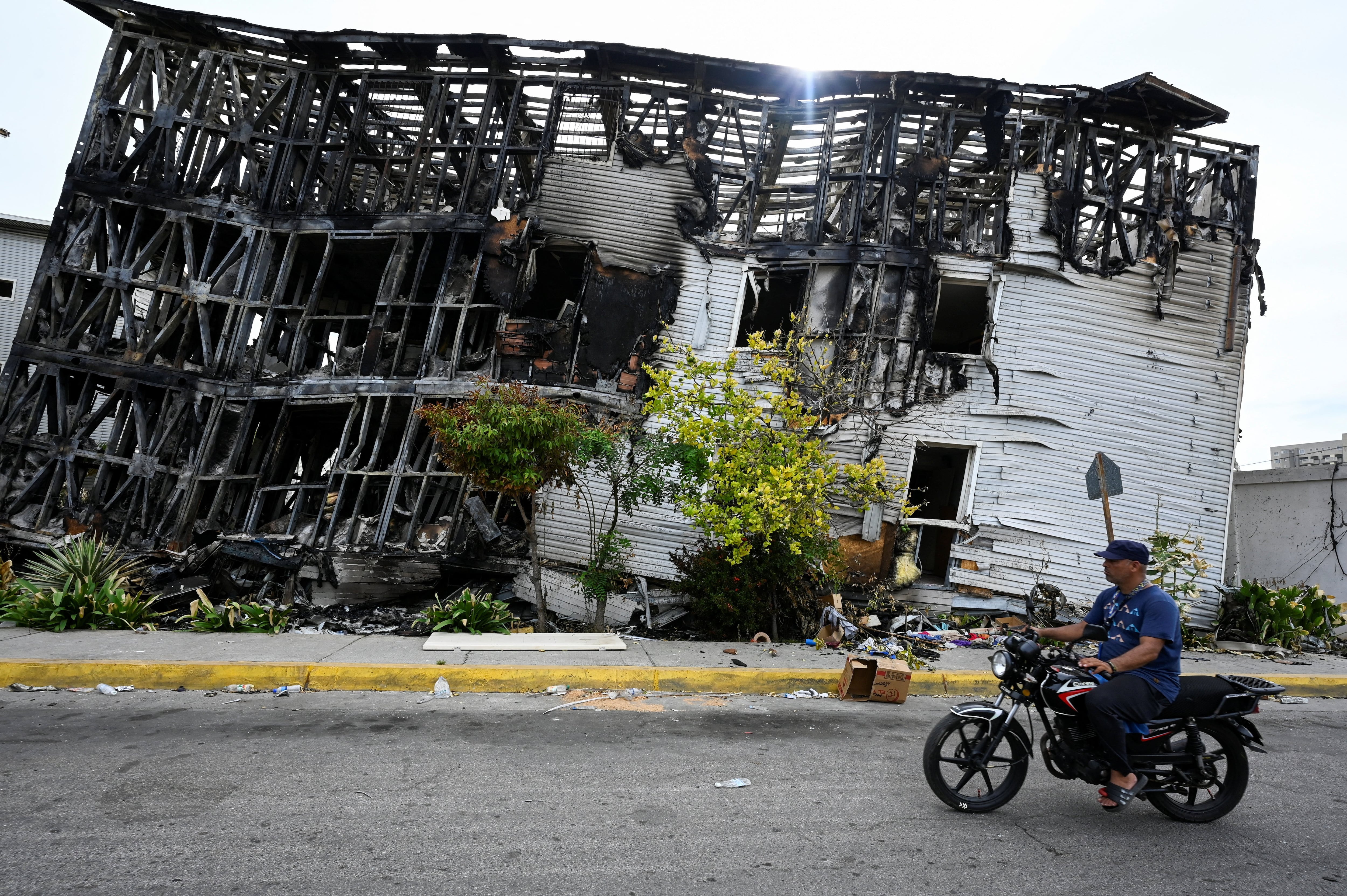 Aftermath of earthquakes in La Guaira